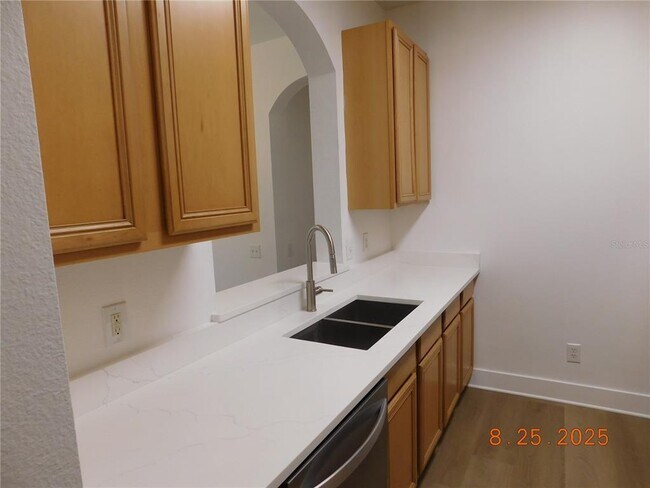 Building Photo - 6100 Stevenson Dr