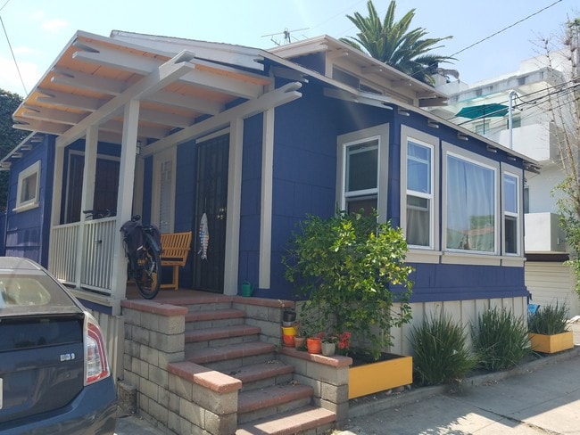 Building Photo - 257 Windward Ave