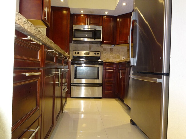 Foto del edificio - 2801 N Palm Aire Dr