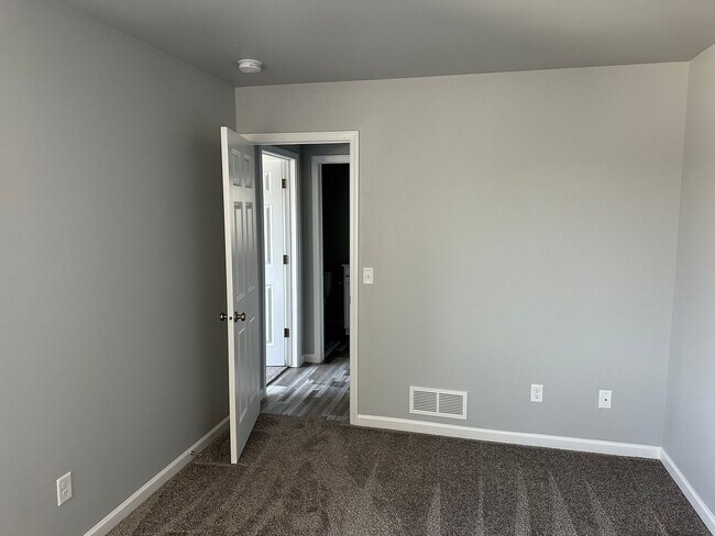 Foto del edificio - 102 Marshall Lp