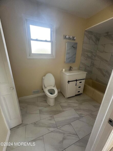 Building Photo - 36 Orchard St