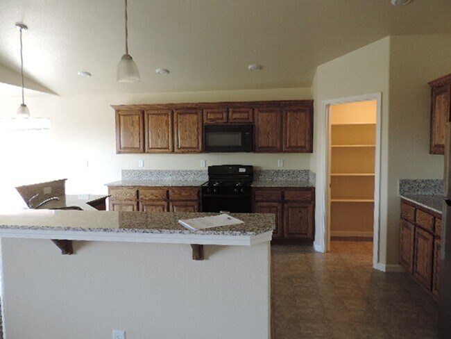 Foto del edificio - 3 bedroom home, $2100 per month