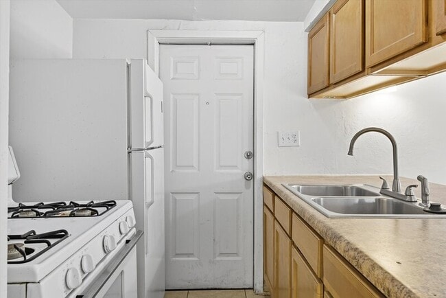 Foto del edificio - 1638 N Beverly Ave