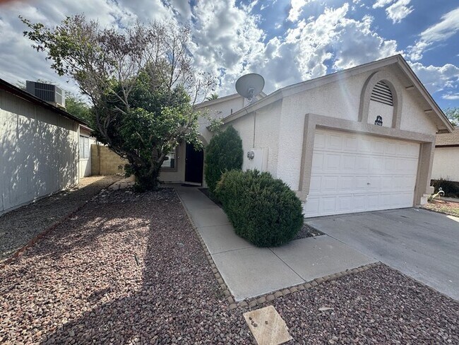 Foto del edificio - 7427 W Cherry Hills Dr