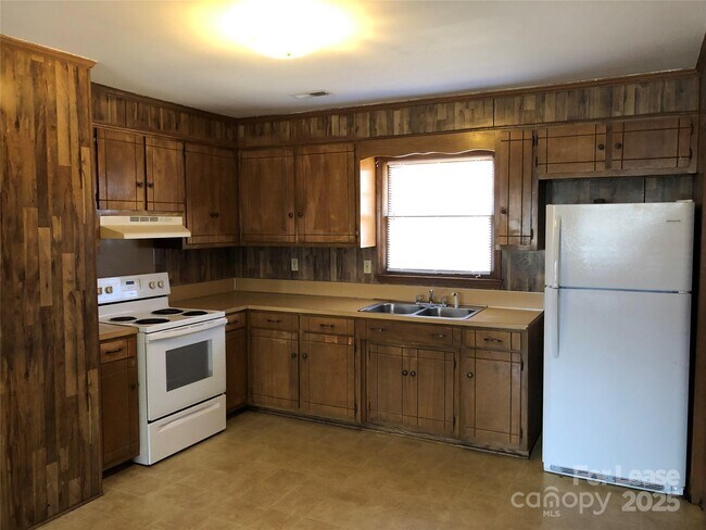 Foto del edificio - 355 Sunny Hill Dr