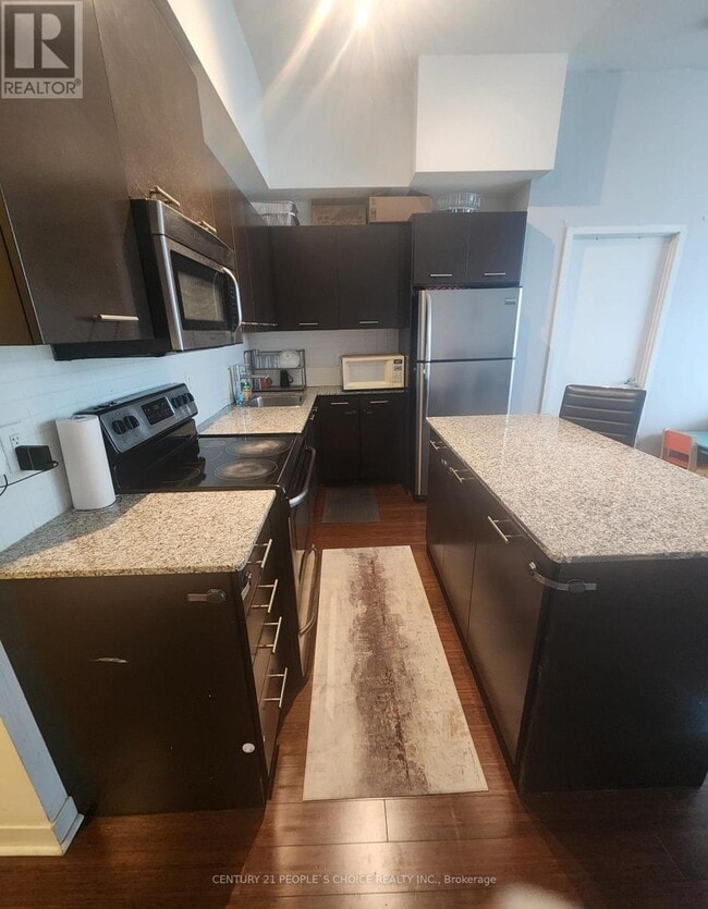 Photo du bâtiment - 365 Prince of Wales Dr