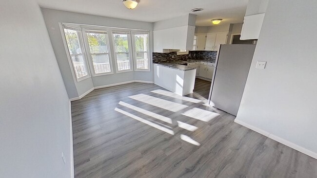 Building Photo - Single Family