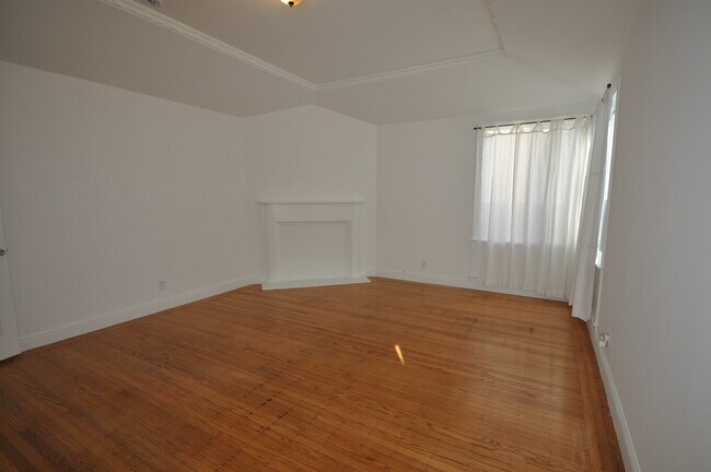 Large sunny and clean bedroom. - 272 88th St