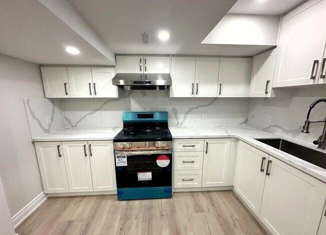 Photo du bâtiment - Well-Maintained 2 Bed, 1 Bath in Rolling A...