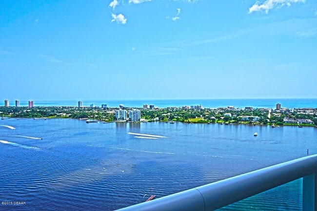 Foto del edificio - 231 Riverside Dr