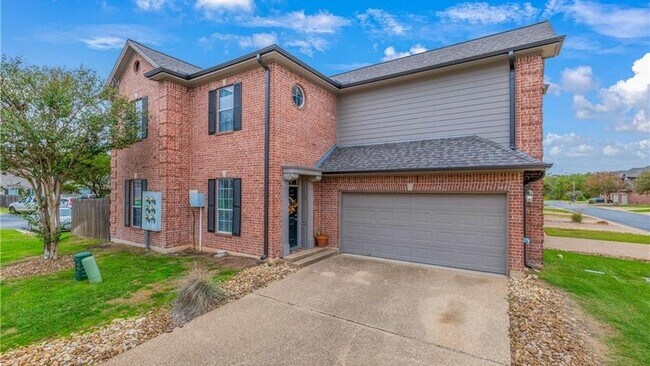 Building Photo - 1425 W Villa Maria Rd