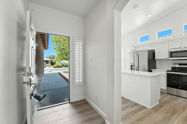 Building Photo - Fully Remodeled 2BR + Den in Trilogy at Po...