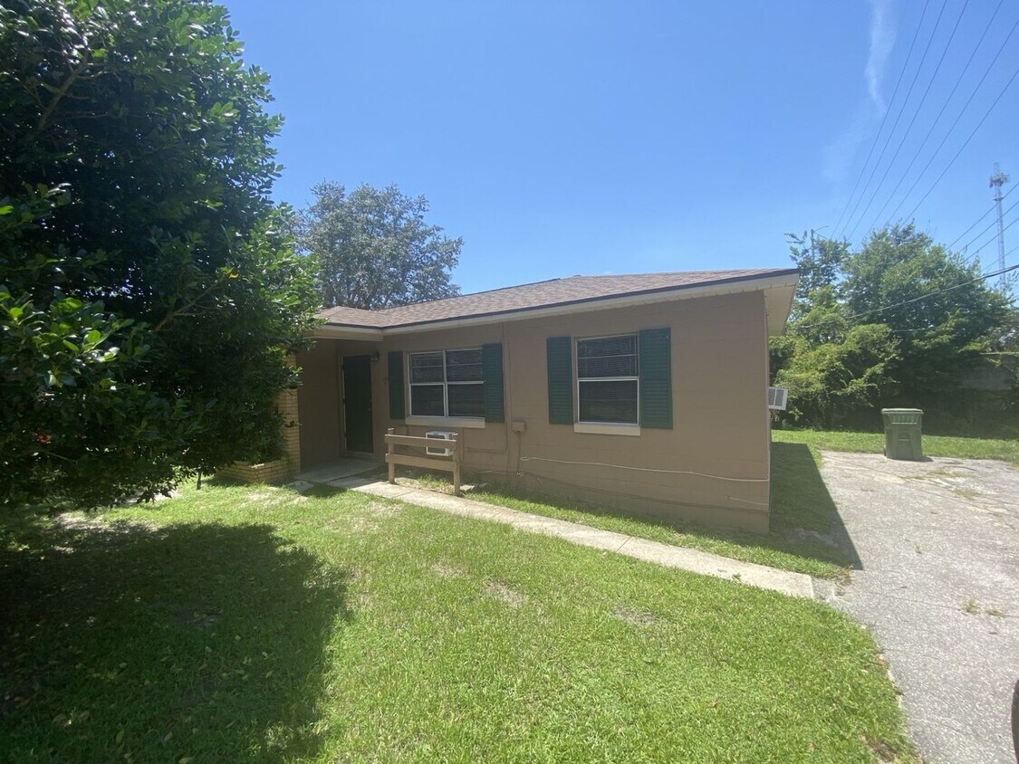 Foto principal - 2 bed 1 Bath Leesburg