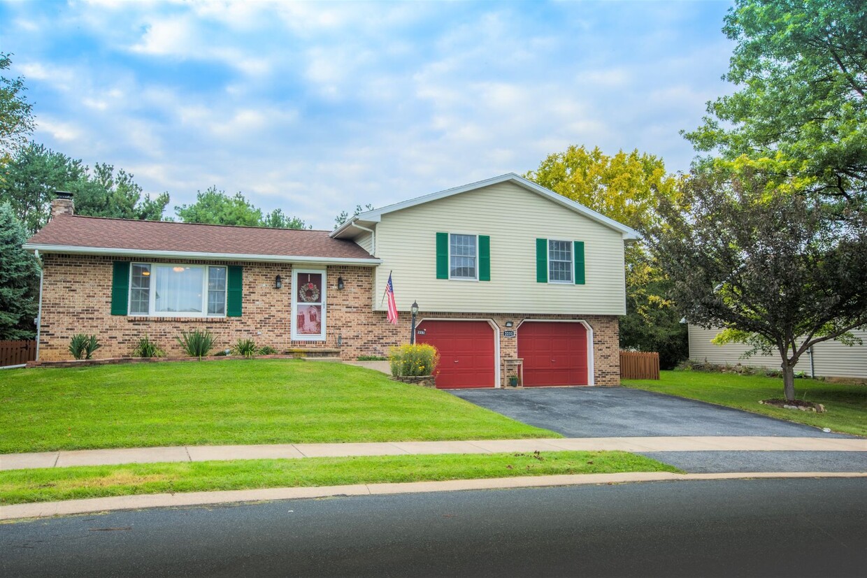 Primary Photo - Pet Friendly Single-Family Home with Fence...