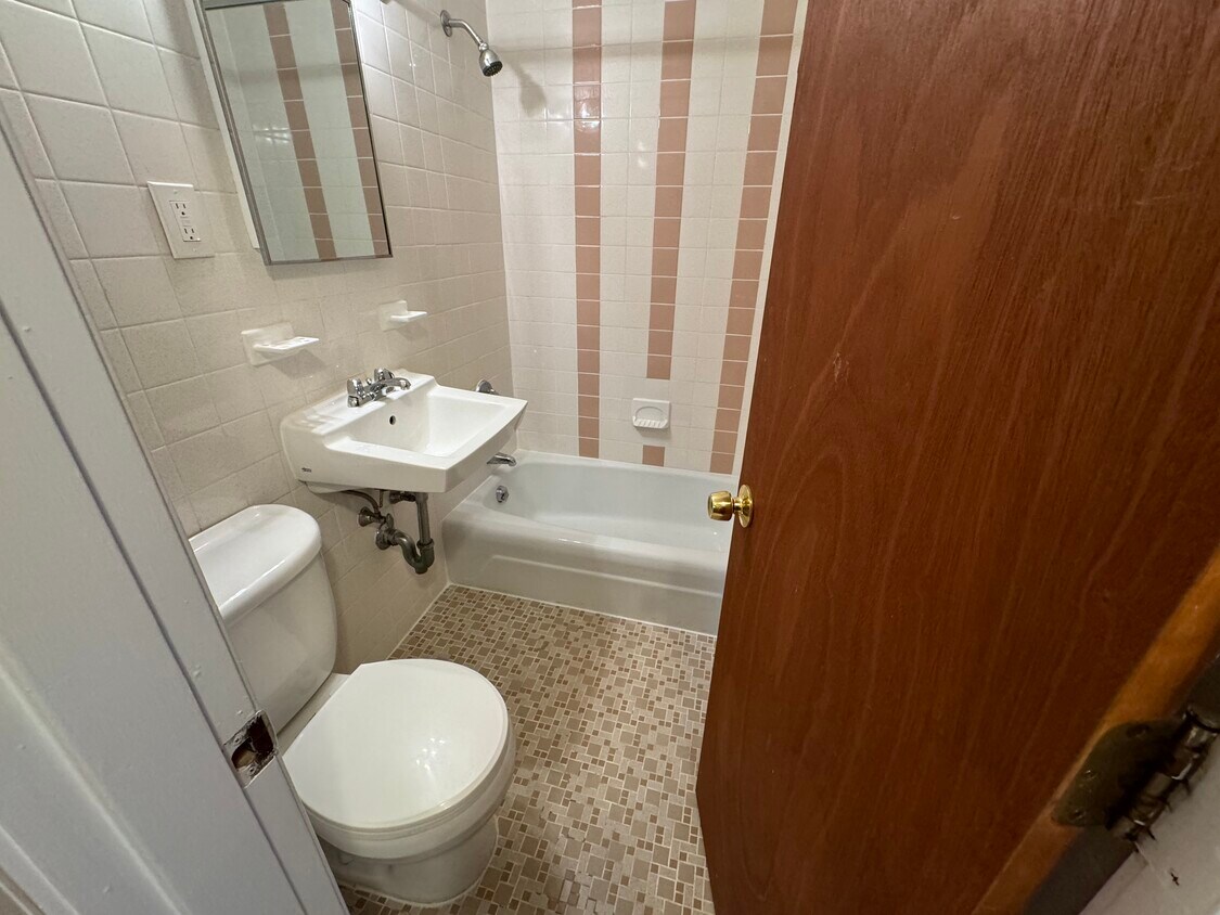Primary Photo - 276 North Beacon St