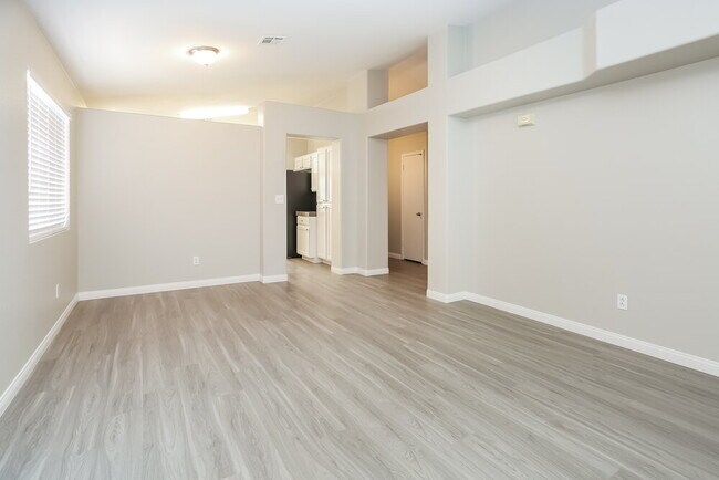 Building Photo - 5844 Round Castle St