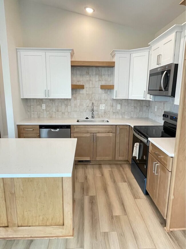 Building Photo - 5496 N Toben Dr