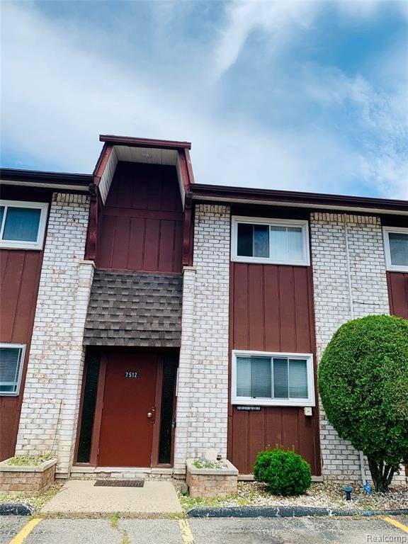 Building Photo - 7512 Woodview St