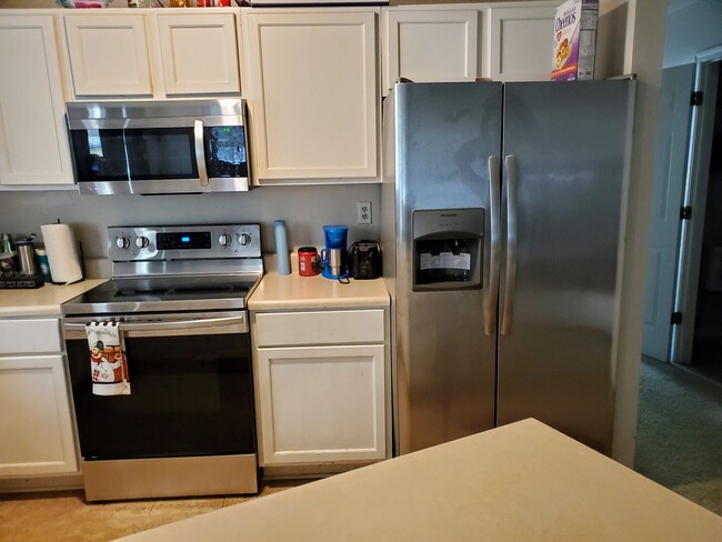 Kitchen - 309 Louise Ln