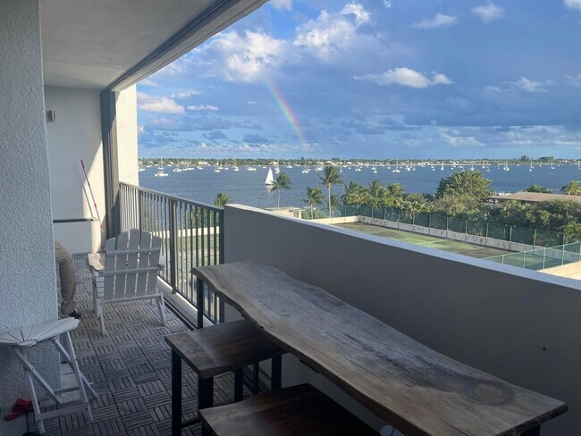Foto del edificio - 5600 N Flagler Dr