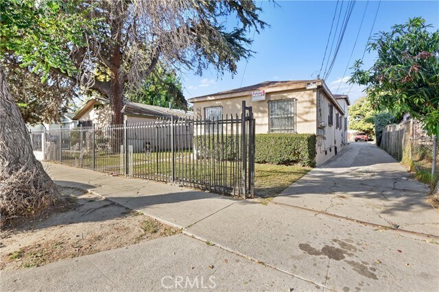 Foto del edificio - 1419 E 108th St