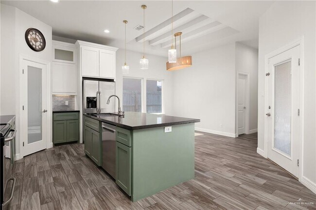 Foto del edificio - 13 Garden Ridge Ave