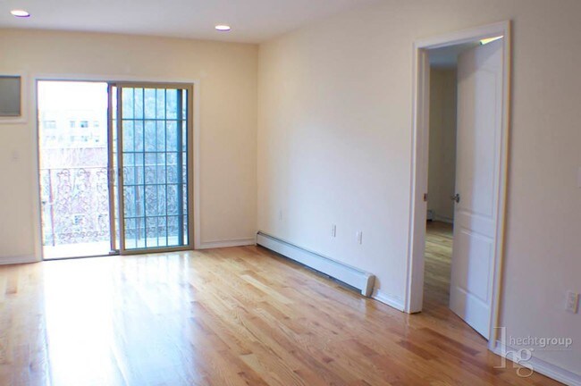 Building Photo - 2516 30th Dr