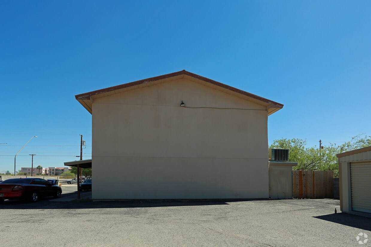 Foto del edificio - Tom's Rentals