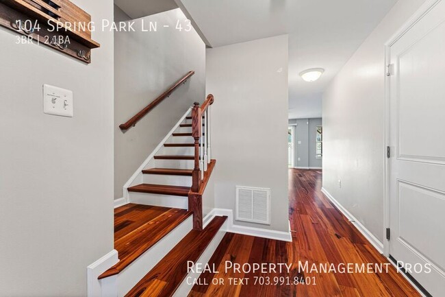 Foto del edificio - 104 Spring Park Ln