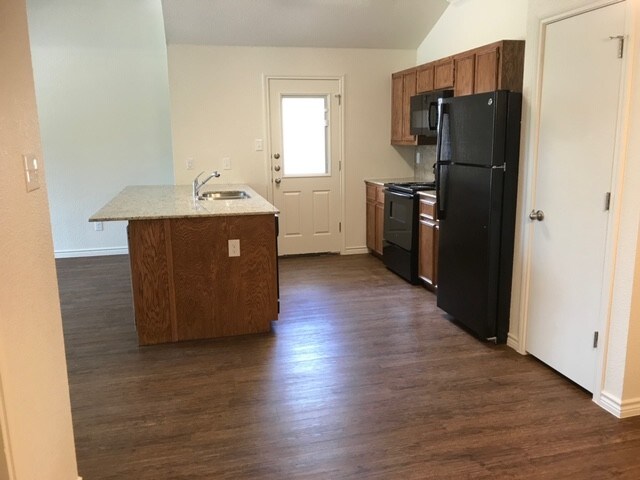 Building Photo - 403 Olaf Dr
