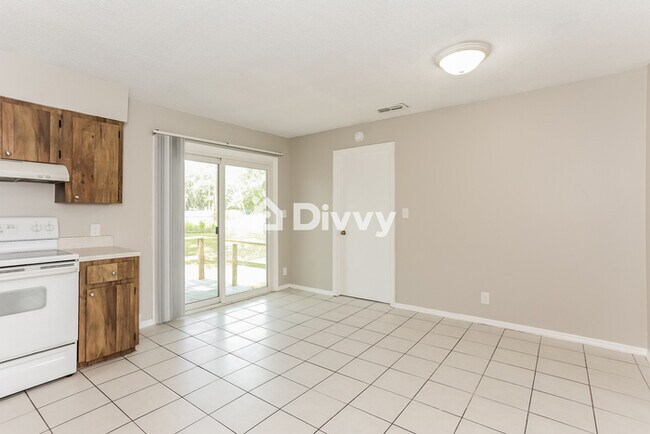 Foto del edificio - 7807 KNOLL DR N, JACKSONVILLE, FL 32221