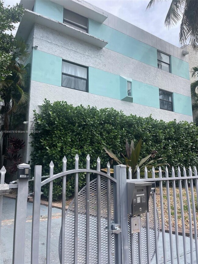 Building Photo - 753 Michigan Ave