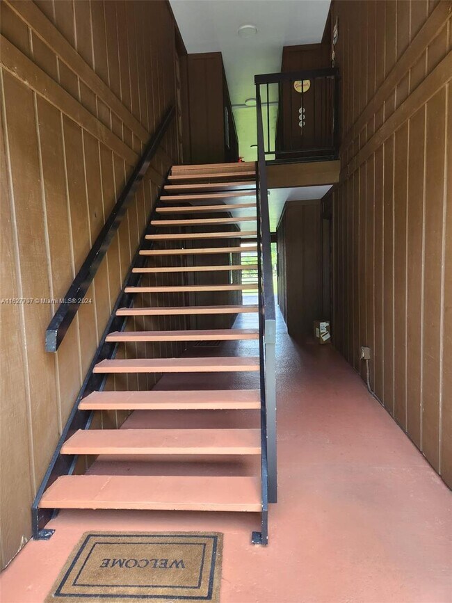 Foto del edificio - 4950 NW 102nd Ave