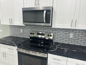 Building Photo - 161 S 10th St