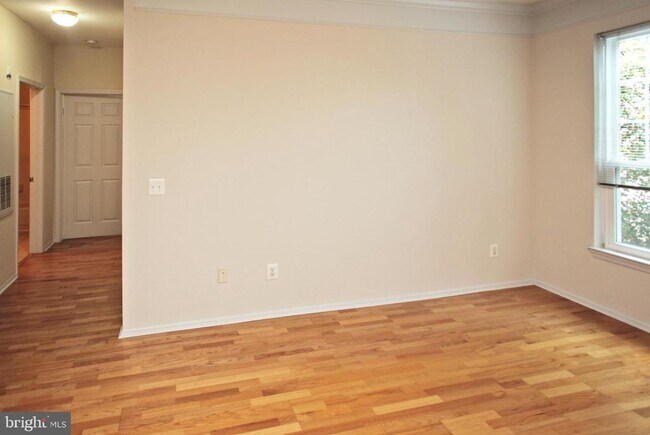 Foto del edificio - 1600 Spring Gate Dr.
