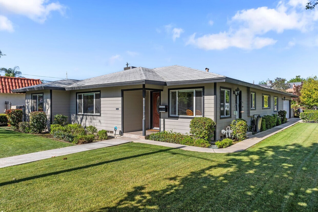 Primary Photo - Beautiful 3 Bedroom / 2 Bathroom Home for ...