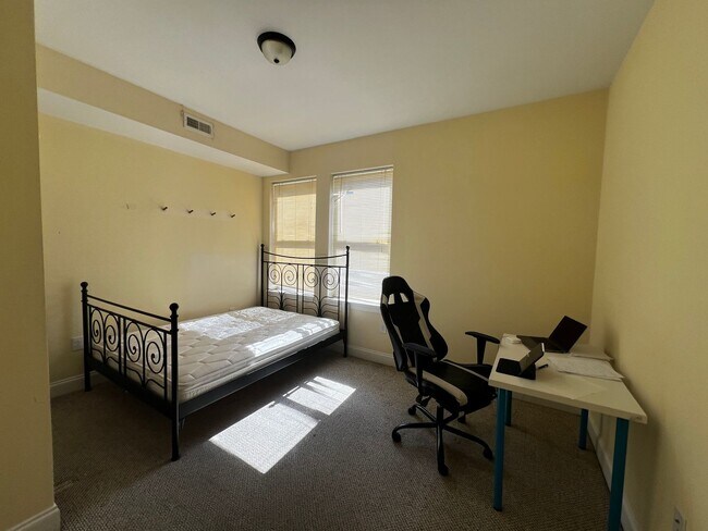 Foto del edificio - 676 N 33rd St