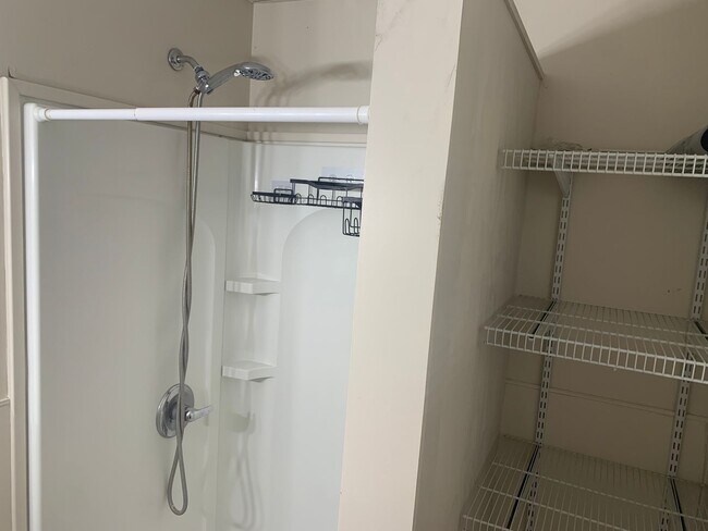 Foto del edificio - ***NO PET DOGS*** 2 Bedroom - All Utilities Included
