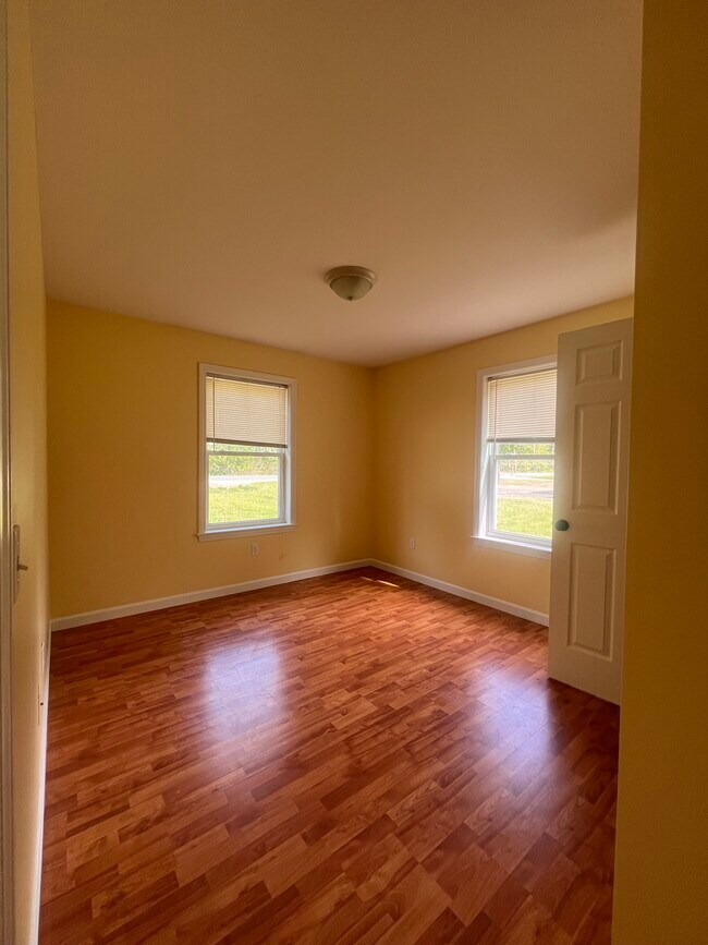 Foto del edificio - 97 N Main St