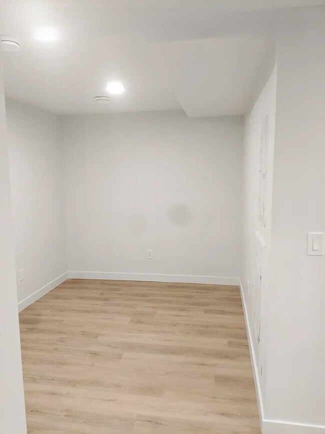 Building Photo - Modern Studio Unit with Private Entrance –...