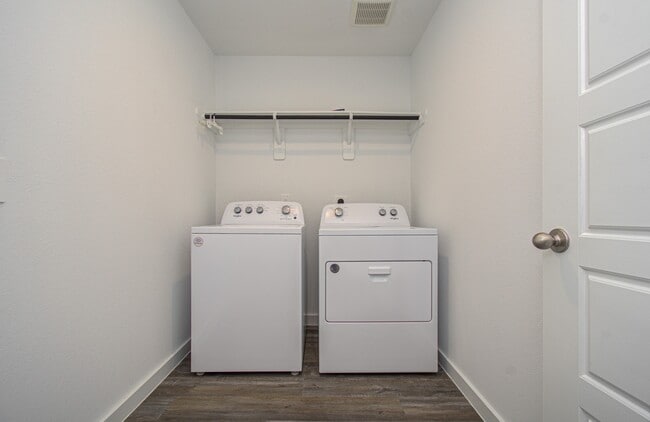 Building Photo - 1130 Desert Willow Dr