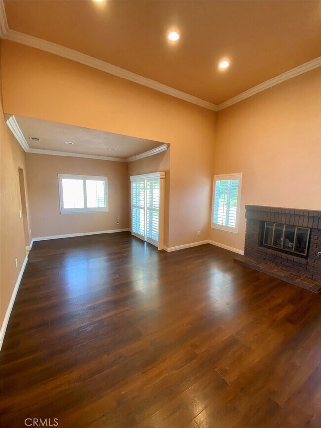 Building Photo - 1401 Brookdale Dr