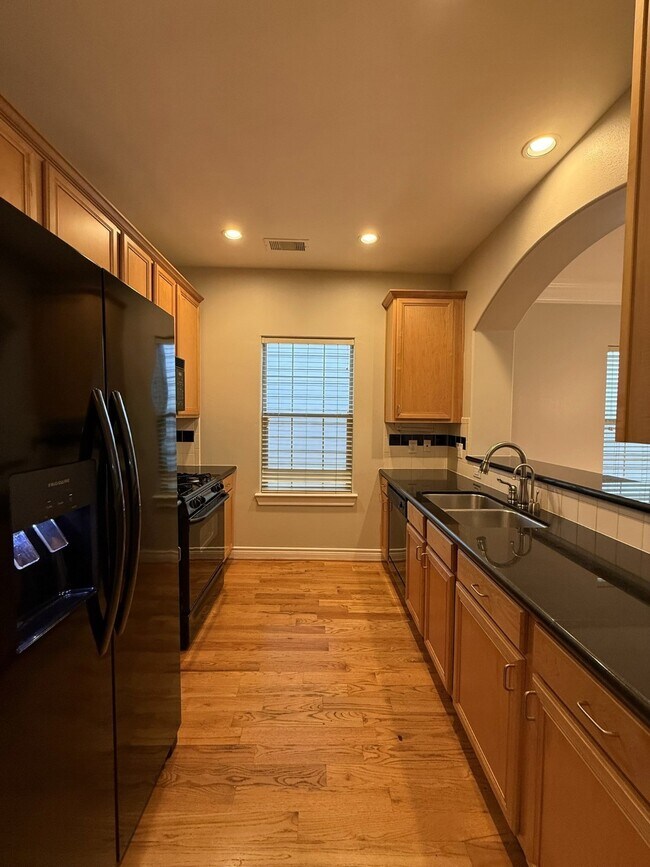 Foto del edificio - 2939 Clinton Dr