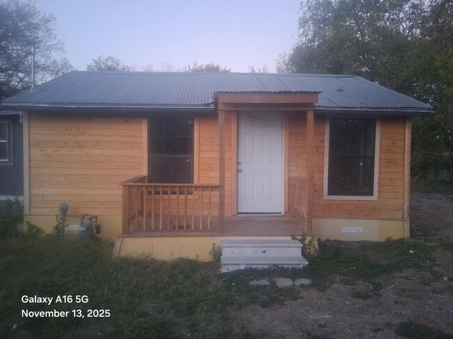 Building Photo - 6106 Kasper St