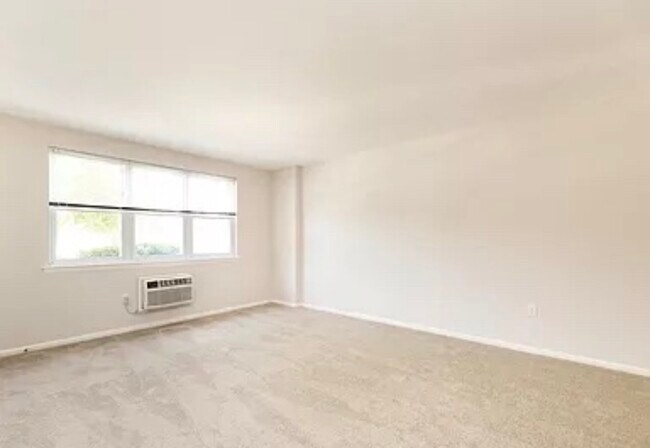 Building Photo - 3963 Rowena Dr
