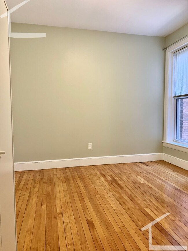 Building Photo - VERY NICE BROOKLINE 2 BED!!!!!!!!