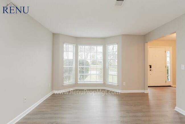 Building Photo - Now available 4 bedrooms 2.5 baths