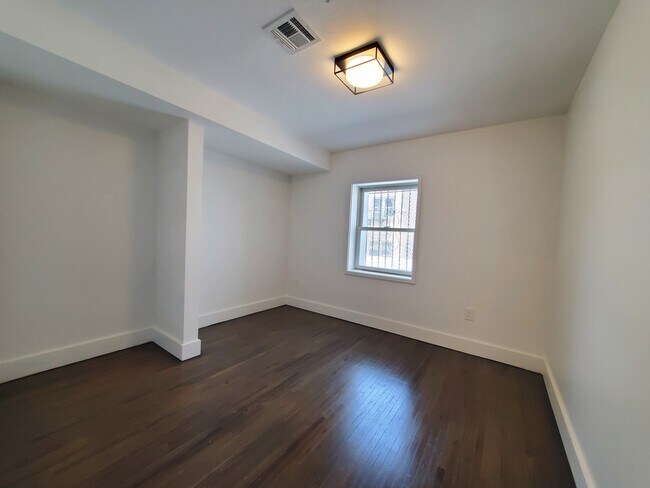Unit 2R - 69 Jackson St