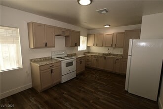 Building Photo - 1007 C St