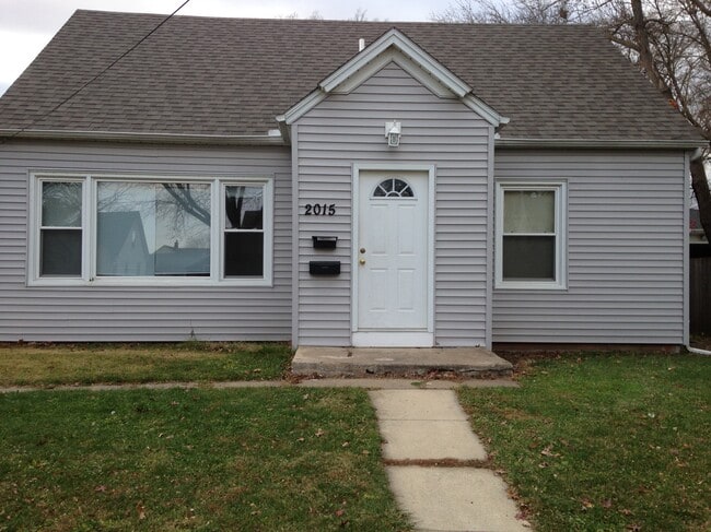 Building Photo - 2015 Clay St